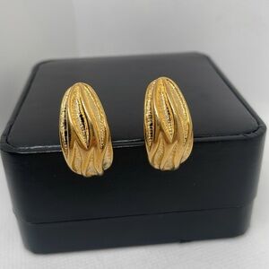 Vintage Jewelry Napier Gold Tone Screw Back Earrings